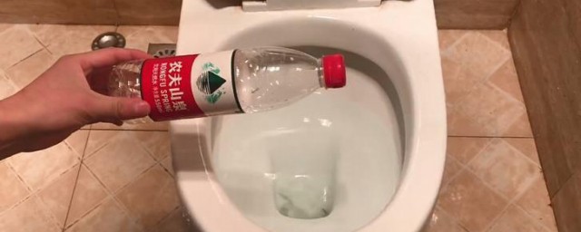 老式马桶堵了怎样自己快速疏通 快速疏通马桶的技巧