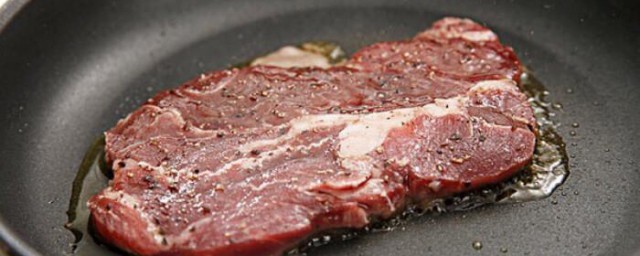 黑椒牛排怎样煎 黑椒煎牛排的做法简介