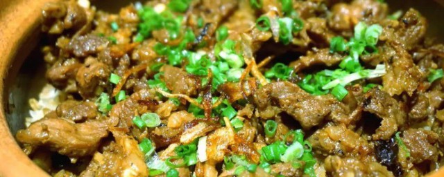 马蹄肉饼煲仔饭 马蹄肉饼煲仔饭的制作技巧
