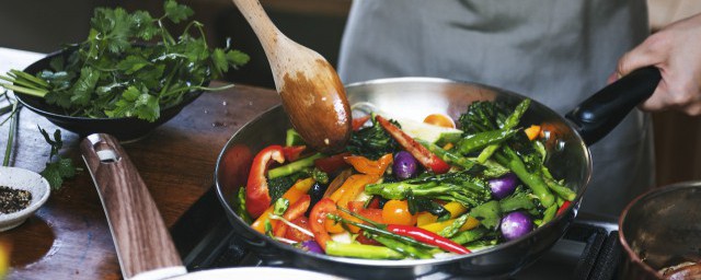 腊肉炒双豆做法 家常菜腊肉炒双豆做法简介