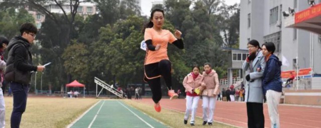 女生新手助跑跳远方法 女生助跑跳远的要领