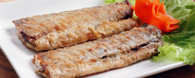 电饼铛煎刀鱼怎样做 电饼铛煎刀鱼做法简介