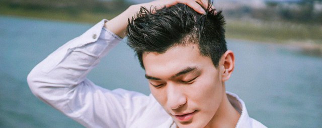 男生短碎发修剪教程 男生短碎发修剪技巧