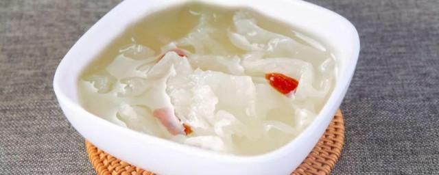 椰汁银耳羹 椰汁银耳羹做法简介