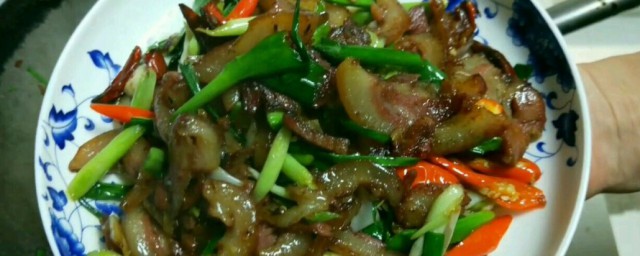 猪头肉炒芹菜青椒土豆片的做法 猪头肉炒芹菜青椒土豆片怎样做