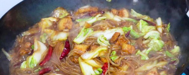 白菜炖粉条的做法 白菜炖粉条如何做