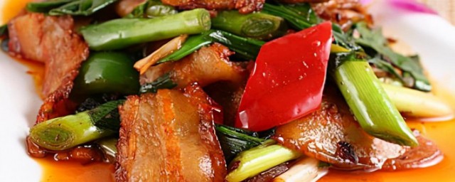 猪头肉炒土豆油菜叶的做法 怎样做猪头肉炒土豆油菜叶