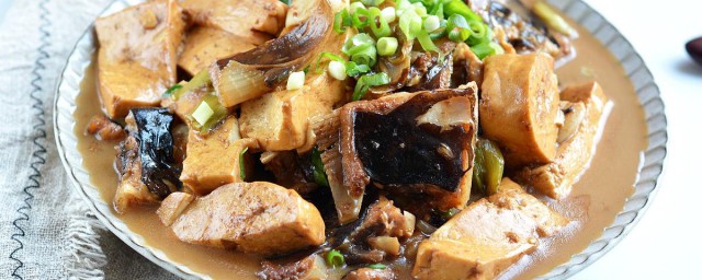 鱼块烧豆腐的做法 怎样做鱼块烧豆腐