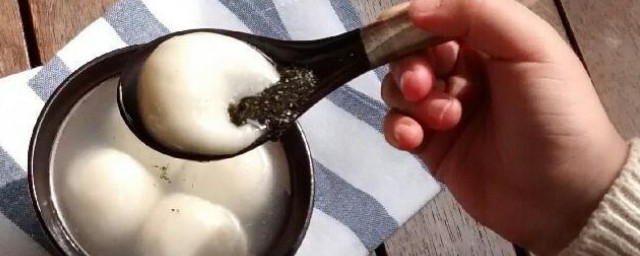黑芝麻汤圆吃起来馅稀都流出来了怎样做的 黑芝麻汤圆做法