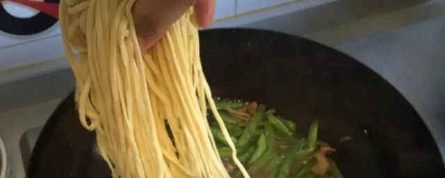 蒜苔豆角肉的汤面条如何做好吃 蒜苔豆角肉的汤面条如何做好吃