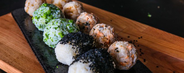 自己做的饭团如何做 几个步骤做出美味可口的饭团
