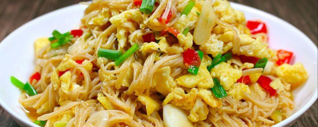 豆腐丝金针菇鸡蛋怎样做 鸡蛋豆腐金针菇的做法次序