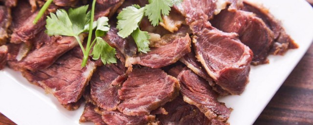生驴肉怎样做好吃 五香酱驴肉的做法