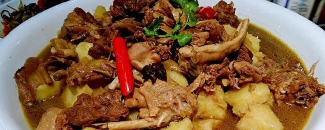 大鹅炖干土豆片儿如何做 大鹅炖干土豆片儿的做法