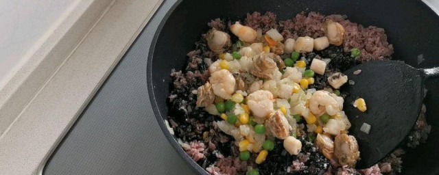 墨鱼炒饭制作技巧 墨鱼炒饭的做法