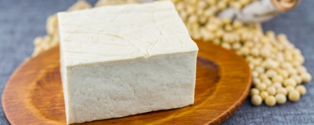 肉皮炖冻豆腐怎样做 肉皮炖冻豆腐的制作技巧