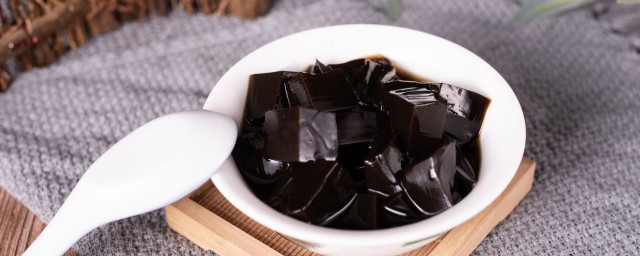 食用碱放凉粉中的作用 在凉粉中放食用碱的作用