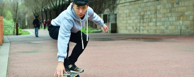 滑板初学者怎么练 滑板初学者如何练