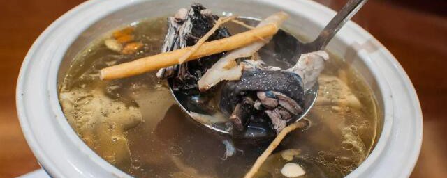 乌鸡鸭脚菜汤 乌鸡鸭脚菜汤的做法