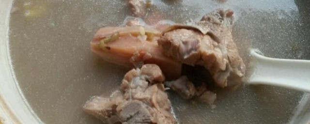 绿豆薏米莲藕猪骨煲 绿豆薏米莲藕猪骨煲的做法