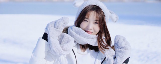 羽绒服是手洗还是洗衣机洗好 羽绒服应该手洗还是机洗