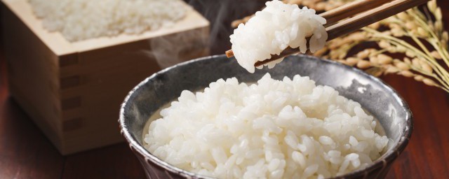 煮米饭向上冒泡如何办 煮米饭向上冒泡是为什么