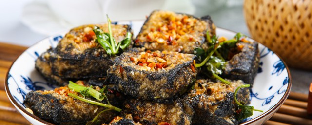 油炸臭干的做法 家常版油炸臭豆腐干做法分享