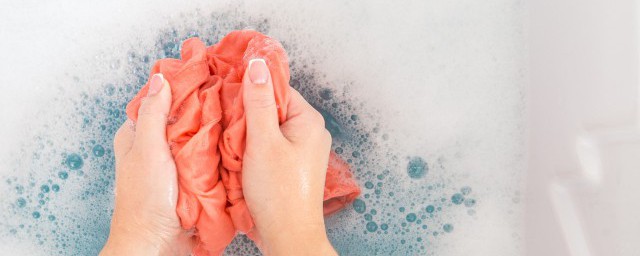 衣服上水彩笔用什么能洗掉 衣服上水彩笔怎么洗掉