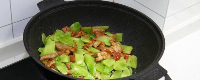 为什么铁锅炒菜油烟大 铁锅炒菜油烟大的原因