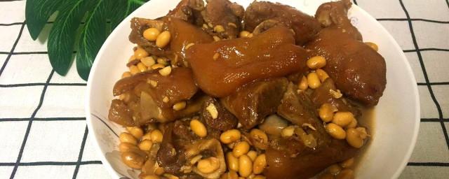 猪蹄炖黄豆要如何做 猪蹄炖黄豆的做法