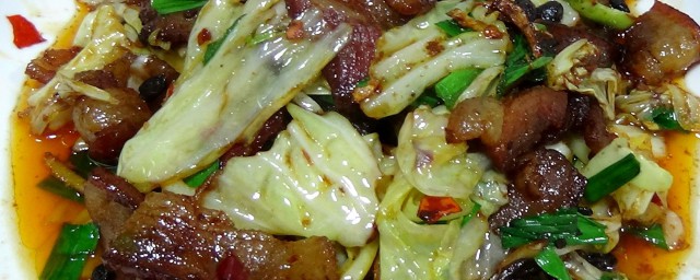 白菜炒回锅肉如何做的 白菜炒回锅肉的做法介绍