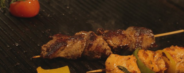 电烤箱烤羊肉方式 家庭版箱烤羊肉串做法分享