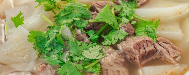 白萝卜煲牛肉 制作白萝卜煲牛肉的要领