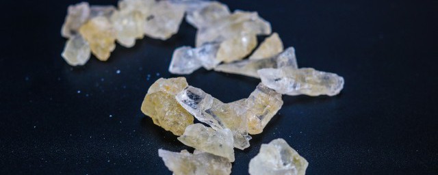 老冰糖和黄冰糖的区别 老冰糖和黄冰糖的区别有哪些