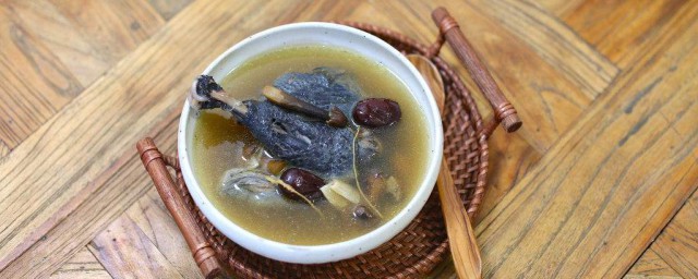 乌鸡花胶汤 乌鸡花胶汤的做法