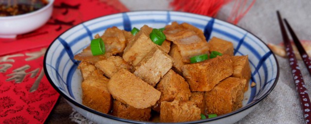 酱香冻豆腐怎样做 制作酱香冻豆腐的技巧