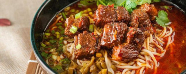 卤好的牛肉怎样做红烧牛肉面 红烧牛肉面的做法