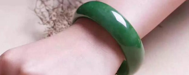 碧玉手镯如何挑选 碧玉手镯如何挑选
