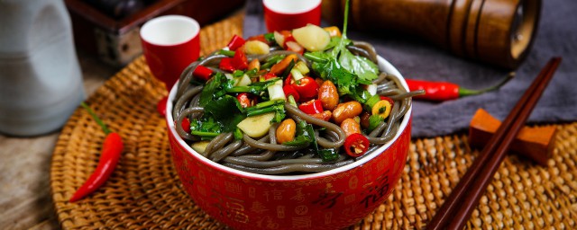 蕨根粉怎样做当晚餐 酸辣蕨根粉好吃又抗饿