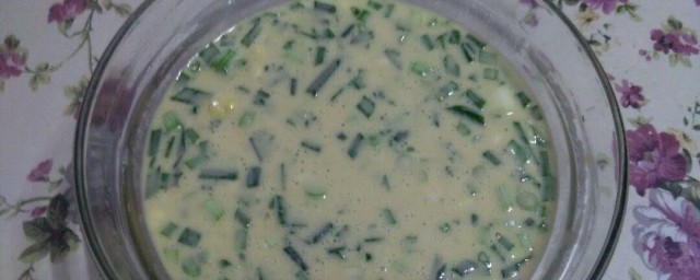 野小蒜鸡蛋饼的做法 自己做野小蒜鸡蛋饼的技巧