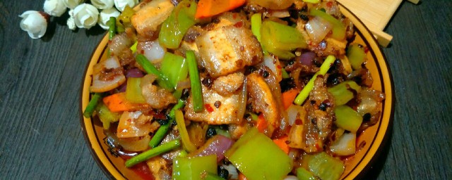 胡萝卜旋儿炒回锅肉 胡萝卜旋儿炒回锅肉的做法介绍