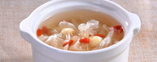 银耳菠菜莲子汤 银耳菠菜莲子汤的做法