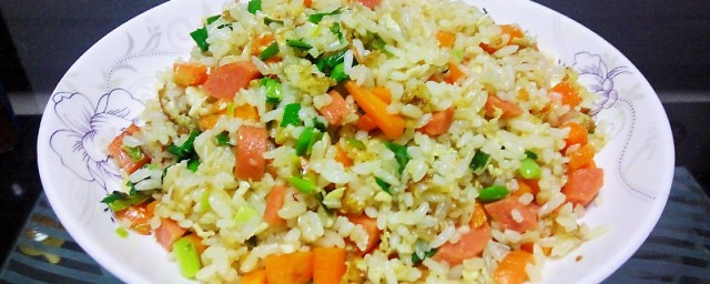蒜苗蜡肉蛋炒饭 蒜苗蜡肉蛋炒饭的做法简介
