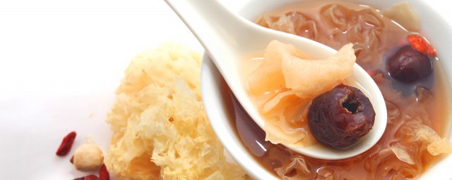 银耳羹怎样做才能吃 银耳梨养颜羹
