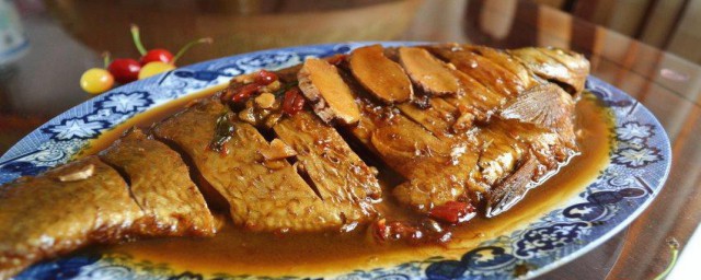 米酒烧鱼的精确技巧 米酒烧鲫鱼的做法次序