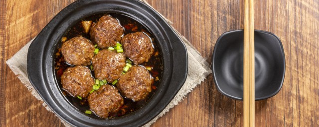 炸肉四喜丸子的做法和配方 四喜丸子常见炸制方式分享