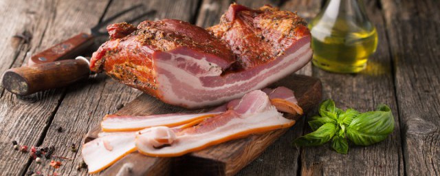 腊肉炒红椒次序 湘西腊肉炒红椒的做法