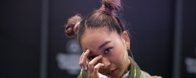 韩版绑发教程 扎头发简单又好看的韩式绑发步骤