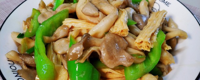青椒炒平菇的做法 制作青椒炒平菇的方法