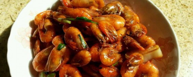 油爆虾步骤 油爆虾的做法